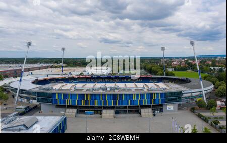 Brunswick, Allemagne. 17 juillet 2020. Firo: 17.07.2020, football, 2.Bundesliga, saison 2020/2021, Eintracht Braunschweig (Brunswick) (Brunswick), Eintracht-Stadion, Direction Championnats d'athlétisme allemands 2020, drone, enregistrement de drone, | usage dans le monde crédit: dpa/Alamy Live News Banque D'Images