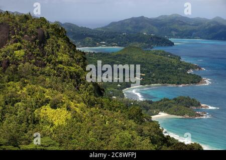 Port de Glaud, vue en hauteur de la côte sud, route panoramique Mahé Seychelles | utilisation dans le monde entier Banque D'Images