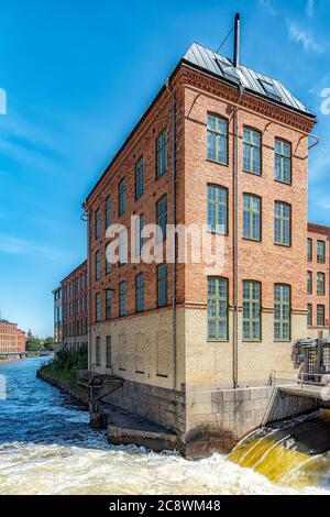 Motala strom est le système fluvial qui draine le lac Vattern, le deuxième plus grand lac de Suède, dans la mer Baltique à Norrkoping. Banque D'Images