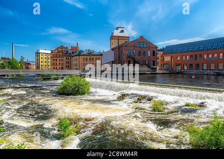 Motala strom est le système fluvial qui draine le lac Vattern, le deuxième plus grand lac de Suède, dans la mer Baltique à Norrkoping. Banque D'Images