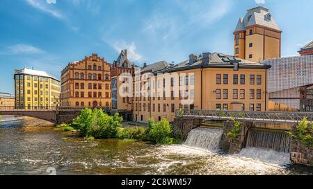 Motala strom est le système fluvial qui draine le lac Vattern, le deuxième plus grand lac de Suède, dans la mer Baltique à Norrkoping. Banque D'Images