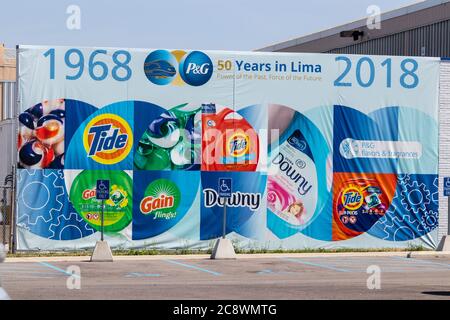 Lima - Circa juillet 2020 : usine de fabrication de Procter & Gamble Lima. P&G est le plus grand annonceur au monde avec des dizaines de marques et de produits grand public. Banque D'Images