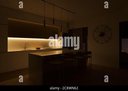Illustration 3D d'idées de conception de cuisine avec éclairage de nuit. Banque D'Images