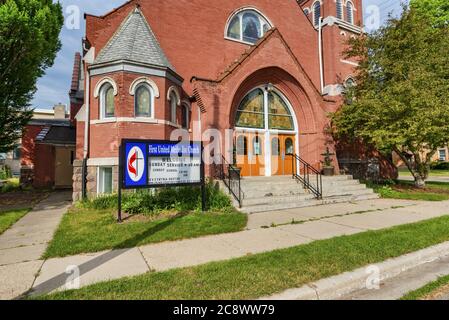 GRAND LEDGE, ÉTATS-UNIS - 21 juin 2020 : GRAND LEDGE, MI – 21 juin : entrée principale de la première église méthodiste unie de Grand Ledge, MI, le 2 juin Banque D'Images