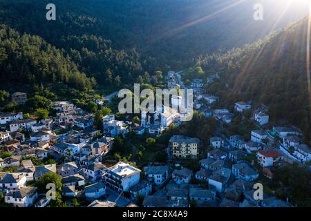 Vue aérienne du beau petit village de Panagia à Thassos, Grèce. Banque D'Images