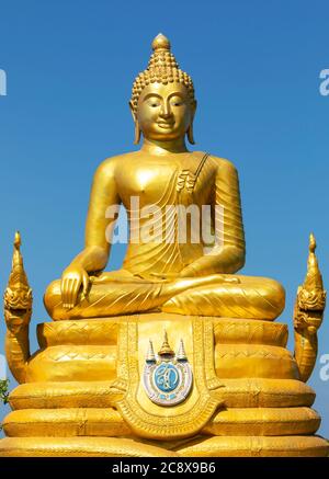 Bouddha d'or à côté de Grand Bouddha, Phuket, Thaïlande Banque D'Images