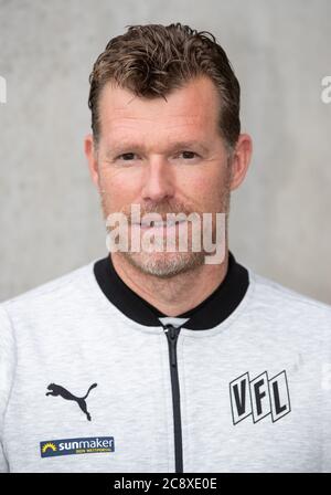 27 juillet 2020, Basse-Saxe, Osnabrück: Marco Grote, nouvel entraîneur du club de football de la deuxième division VfL Osnabrück, lors de sa présentation. Le Grote, âgé de 47 ans, recevra un contrat de deux ans à Osnabrück et succède à Thioune, qui a été transféré à Hamburger SV. Photo: Friso Gentsch/dpa Banque D'Images