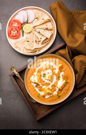 Paneer beurre Masala ou fromage cottage Curry, menu indien populaire déjeuner/dîner servi dans un bol en céramique, sélection Banque D'Images