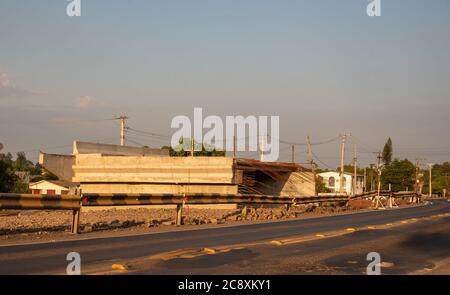 Travaux du Programme d'accélération de la croissance - PAC dans le sud du Brésil. Travaux d'ingénierie. Construction de viaducs et de passerelles sur une route fédérale. Dupl Banque D'Images