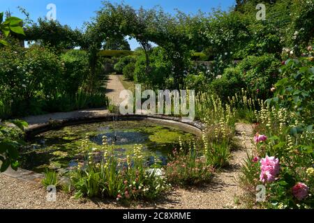 Étang formel à la maison et les jardins de Rousham, Oxfordshire, Angleterre Banque D'Images