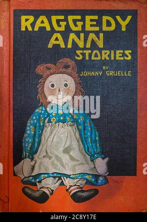 WOODBRIDGE, NEW JERSEY - 27 juillet 2020 : une collection de livres pour enfants vintage très usés Raggedy Ann et Andy Banque D'Images