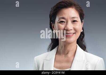 Portrait de femme d'âge moyen élégant Banque D'Images