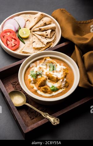 Délicieux curry de poulet au beurre ou marrg Makhanwala ou masala de cuisine indienne Banque D'Images