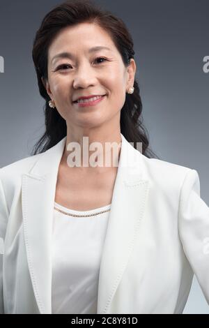 Portrait de femme d'âge moyen élégant Banque D'Images