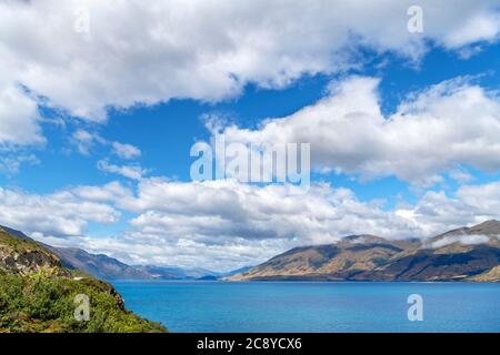 Vue depuis Makarora-Lake Hawea Road, Lake Wanaka, Southern Lakes, Otago, Nouvelle-Zélande Banque D'Images