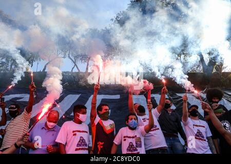 Sao Paolo, Brésil. 25 juillet 2020. Des manifestations contre des coursiers travaillant avec l'APPLICATION de livraison, un mouvement appelé « Breque dos APPS » qui a eu lieu ce samedi sur la place Charles Miller à São Paulo. (Photo de Thiago Bernardes/Pacific Press/Sipa USA) crédit: SIPA USA/Alay Live News Banque D'Images
