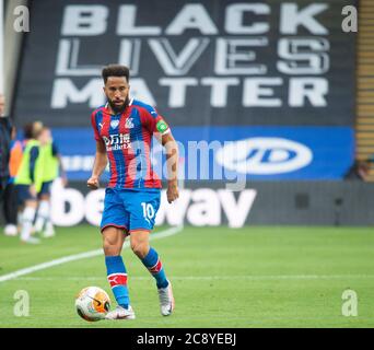 Londres, Royaume-Uni. 26 juillet 2020. Crystal Palace Andros Townsend pendant le match de la Premier League entre Crystal Palace et Tottenham Hotspur, les stades de football autour restent vides en raison de la pandémie Covid-19, car les lois gouvernementales de distanciation sociale interdisent aux supporters à l'intérieur des lieux, ce qui fait que tous les appareils sont joués derrière des portes fermées jusqu'à nouvel ordre au Selhurst Park, Londres, Angleterre le 26 juillet 2020. Photo par Andrew Aleksiejczuk/Prime Media Images. Crédit : images Prime Media/Alamy Live News Banque D'Images