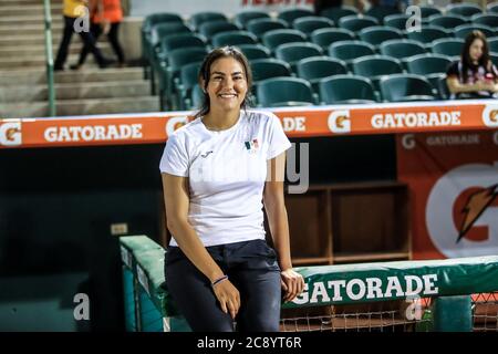 Los medalistas olímpicos y paralimpicos Alejandra Valencia, Luis Alberto Zepeda Rebeca Valenzuela , durante el partido inaugural en estadio Sonora con el encuentro de beisbol entre Naranjeros de Hermosillo vs Yaquis de Ciudad Obregon. Temporada Potosinos de la Liga Mexicana del Pacifico 2016-2017 © Foto: LuisGutierrez/NORTEPHOTO.COM Banque D'Images