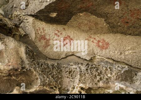 Peintures d'art rupestre de 5,000 ans dans les grottes de Mitla, site classé au patrimoine mondial de l'UNESCO des grottes préhistoriques de Yagul et Mitla dans le C Banque D'Images