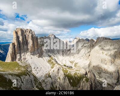 Escalade sur la Rotswand et Masare via ferrata dans le roseraie des Dolomites, Tyrol du Sud, Italie Banque D'Images