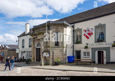 Hôtel de ville et bâtiment du conseil, place du marché, Richmond, North Yorkshire, Angleterre, Royaume-Uni Banque D'Images