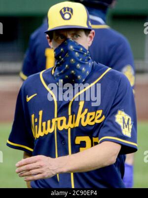 Pittsburgh, États-Unis. 27 juillet 2020. Craig Counsel, directeur des Milwaukee Brewers, revient au dugout lors de l'ouverture de la maison des Pittsburgh Pirates le lundi 27 juillet 2020 au PNC Park à Pittsburgh. Photo par Archie Carpenter/UPI crédit: UPI/Alay Live News Banque D'Images