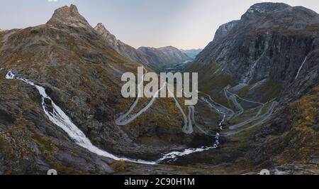 Norvège, Andalsnes, Trollstigen, vue panoramique de Trollstigen en Norvège à l'aube Banque D'Images