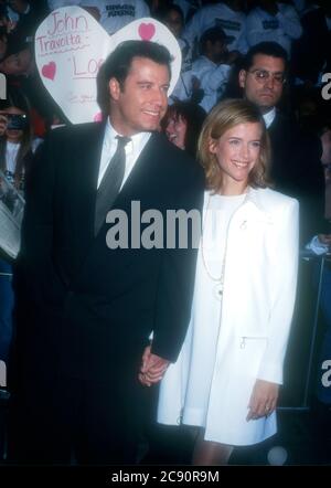 Westwood, Californie, États-Unis 5 février 1996 l'acteur John Travolta et l'actrice Kelly Preston assistent à la première de Fox 'Broken Arrow' du XXe siècle le 5 février 1996 au Mann Village Theatre de Westwood, Californie, États-Unis. Photo par Barry King/Alay stock photo Banque D'Images