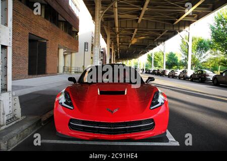 Red Chevrolet Corvette C7 Stingray Roadster voiture de sport moderne garée dans une rue à Washington DC. Banque D'Images