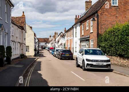 East Street Kimbolton en semaine juste après que le confinement a été assoupli. Cambridgeshire, Angleterre, Banque D'Images