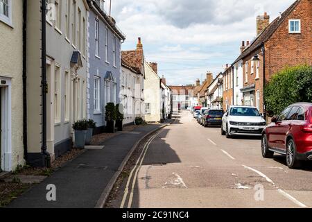 East Street Kimbolton en semaine juste après que le confinement a été assoupli. Cambridgeshire, Angleterre, Banque D'Images