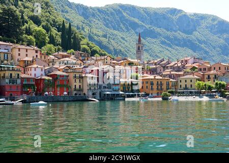 Magnifique village de Varenna vue du lac de Côme, Italie Banque D'Images