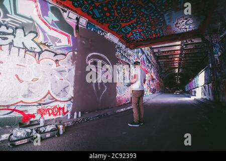Un artiste au travail Banque D'Images