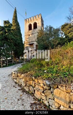 Tour d'entrée du château Scaliger de Tregnago. Tregnago, vallée de l'Illasi, province de Vérone, Vénétie, Italie, Europe. Banque D'Images