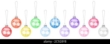Boules de verre transparentes colorées suspendues sur fil ensemble blanc fond isolé closeup, collection de décoration d'arbre Сhristmas, boules rondes brillantes Banque D'Images