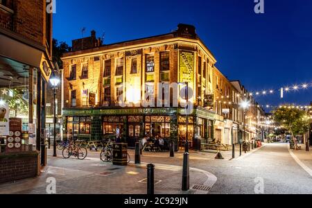 Exmouth Market à Night London, Royaume-Uni Banque D'Images