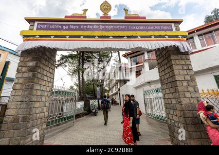 Entrée à la résidence du chef tibétain le Saint Dalaï Lama dans la ville de McLeodgunj, dans le nord de l'Inde Banque D'Images