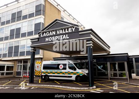 Vue générale de l'hôpital de Lagan Valley à Lisburn, qui doit devenir le premier centre d'intervention d'un jour en Irlande du Nord pour permettre aux procédures de se poursuivre pendant une deuxième pointe potentielle de cas Covid-19 en automne. Un remaniement de certains services hospitaliers en Irlande du Nord a été annoncé dans le contexte de la pandémie continue de coronavirus. Banque D'Images