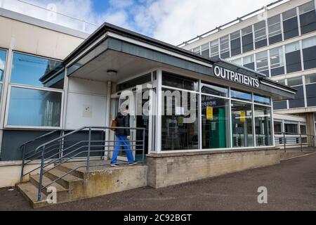 Vue générale de l'hôpital de Lagan Valley à Lisburn, qui doit devenir le premier centre d'intervention d'un jour en Irlande du Nord pour permettre aux procédures de se poursuivre pendant une deuxième pointe potentielle de cas Covid-19 en automne. Un remaniement de certains services hospitaliers en Irlande du Nord a été annoncé dans le contexte de la pandémie continue de coronavirus. Banque D'Images