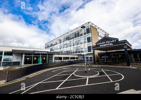 Vue générale de l'hôpital de Lagan Valley à Lisburn, qui doit devenir le premier centre d'intervention d'un jour en Irlande du Nord pour permettre aux procédures de se poursuivre pendant une deuxième pointe potentielle de cas Covid-19 en automne. Un remaniement de certains services hospitaliers en Irlande du Nord a été annoncé dans le contexte de la pandémie continue de coronavirus. Banque D'Images