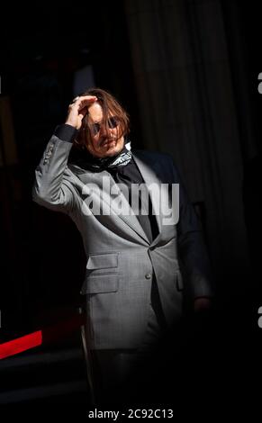 Londres, Royaume-Uni. 28 juillet 2020. L'acteur et musicien d'Hollywood, Johnny Depp, arrive au tribunal de grande instance le 16 jour de son procès en diffamation contre les éditeurs du Sun NGN. Crédit : Neil Atkinson/Alay Live News Banque D'Images