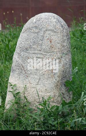 Balbal (pierres tombales turques), Musée historique national (ancien musée Lénine), place Ala-Too, Bichkek, Kirghizistan Banque D'Images