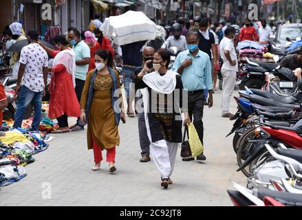28 juillet 2020, Guwahati, Assam, Inde: Un marché dans la région de Fancy Bazar avant le festival d'Eid-al-Adha, pendant Unlock 2.0, à Guwahati. (Image crédit : © David Talukdar/ZUMA Wire) Banque D'Images