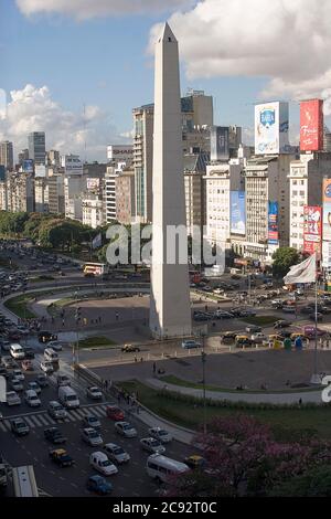 Vue sur l'avenue 9 de julio et Obélisque, centre-ville de Buenos Aires, Argentine Banque D'Images