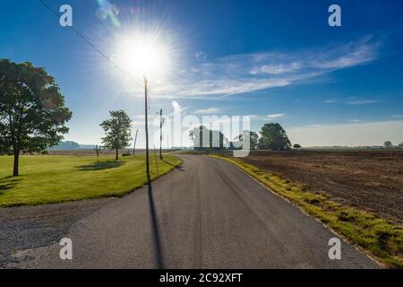 Route de campagne tranquille, Indiana, États-Unis Banque D'Images