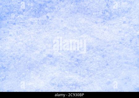 Vue en grand angle du tas de l'homme fait écrasé bleu cube de glace arrière-plan. Utilisation pour le fond frais et le concept de texture. Banque D'Images