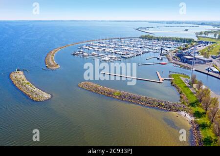 Aérienne depuis le port de Medemblik aux pays-Bas Banque D'Images