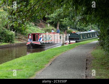 Bateaux étroits sur le canal de Llangollen près de Chirk Denbighshire pays de Galles ROYAUME-UNI Banque D'Images