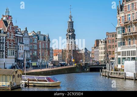 CitysCENIC d'Amsterdam aux pays-Bas avec la tour Munt Banque D'Images