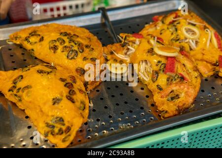 Omelette aux œufs de fruits de mer asiatiques dans le nord de la Thaïlande Banque D'Images